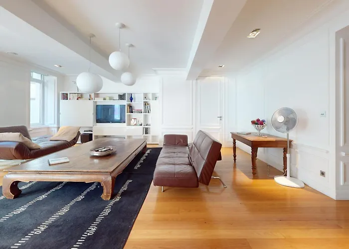 Le N 10 - Apartment Of 200 Sqm With Patio Of 35 Square Meters In Old Town