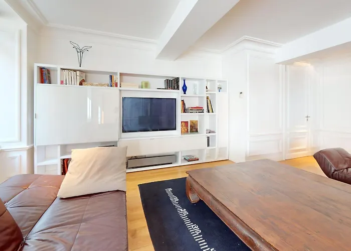 Le N 10 - Apartment Of 200 Sqm With Patio Of 35 Square Meters In Old Town