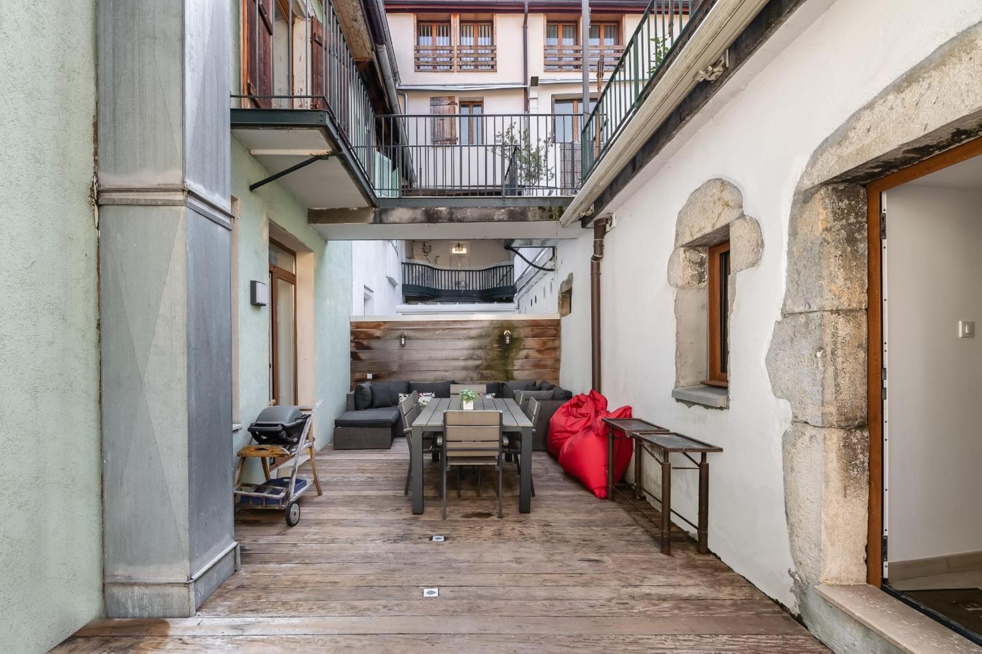 Le N 10 - Of 200 Sqm With Patio Of 35 Square Meters In Old Town * Annecy