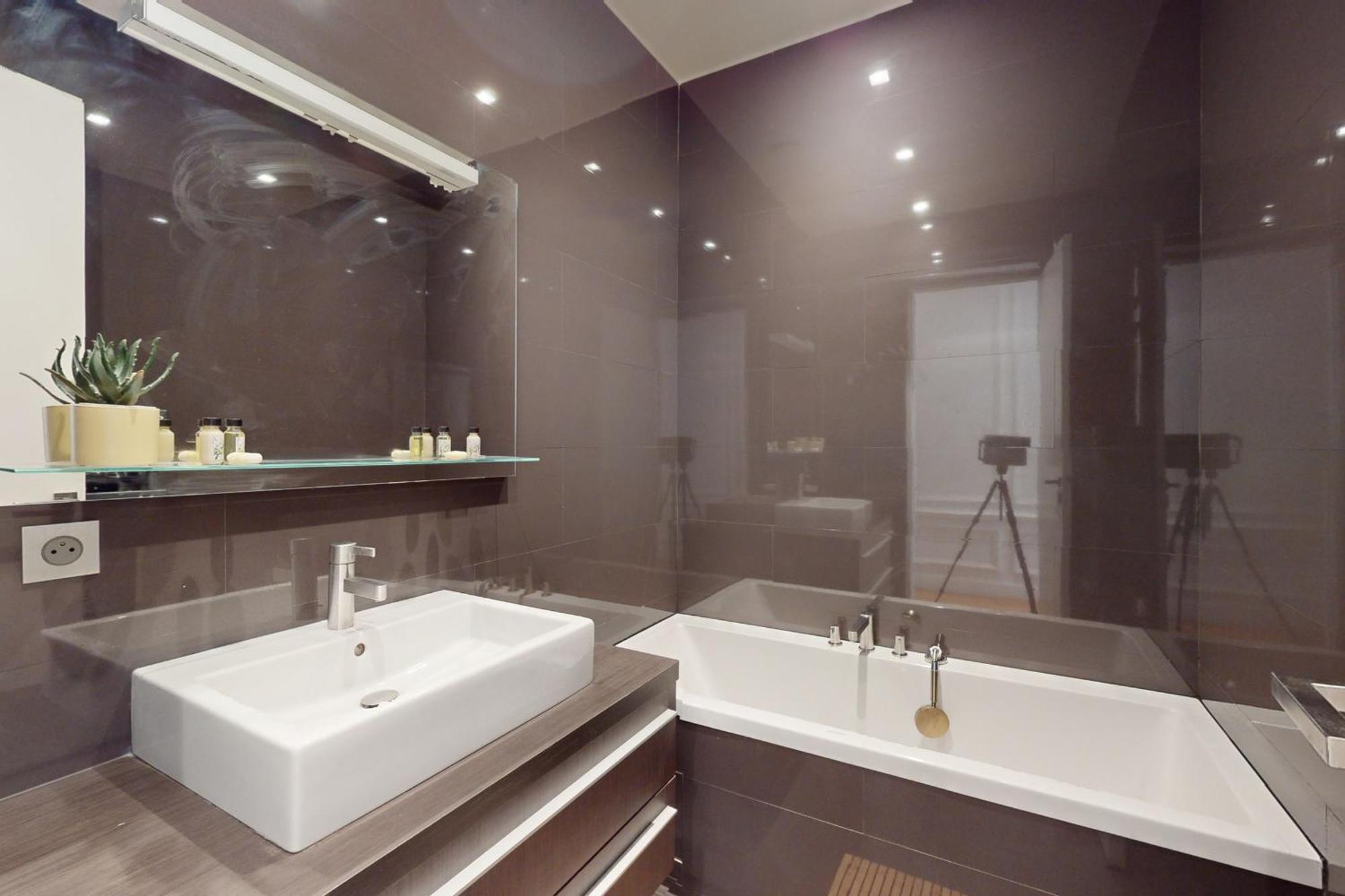 Le N 10 - Of 200 Sqm With Patio Of 35 Square Meters In Old Town * Annecy