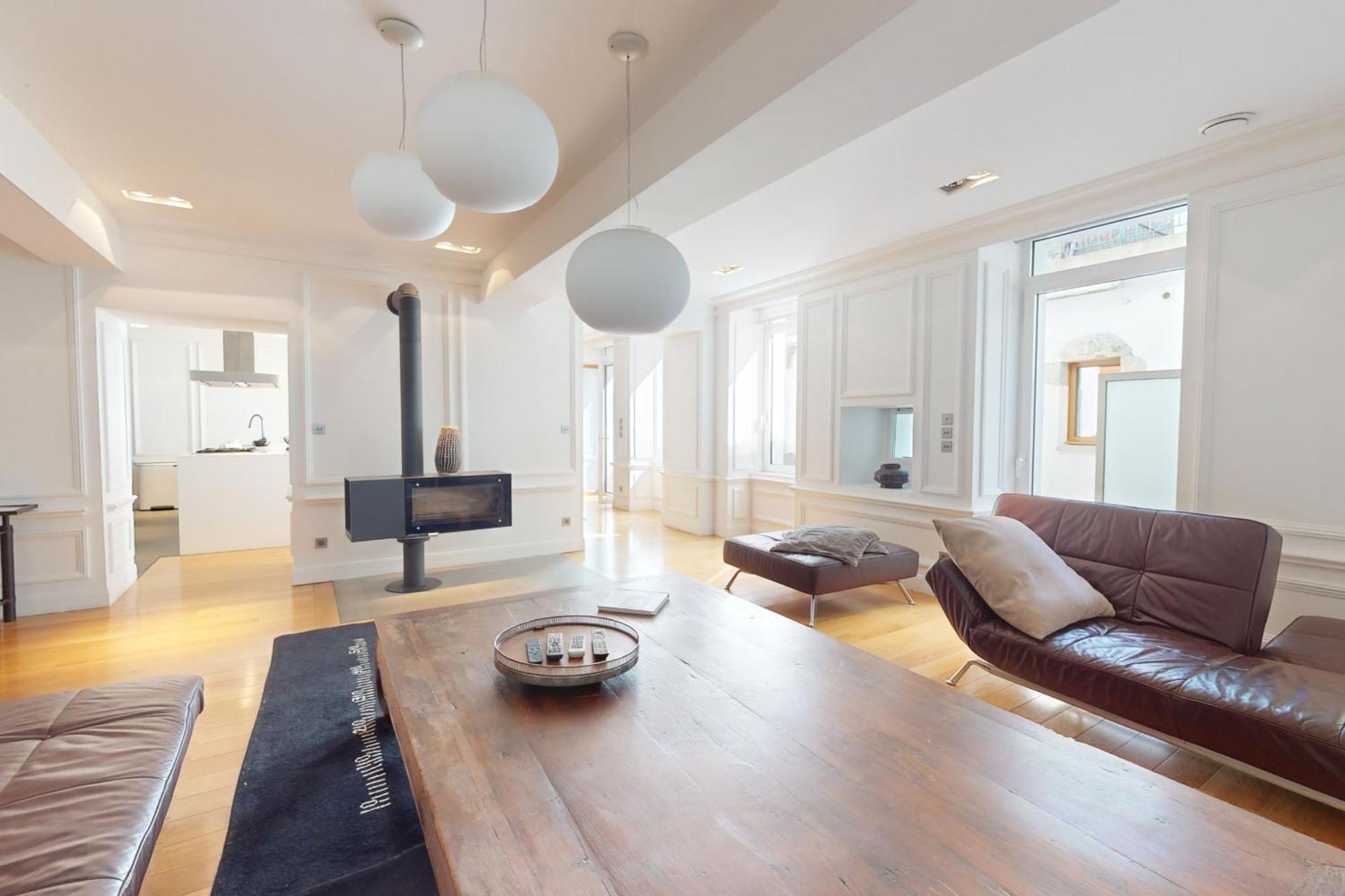 Apartment Le N 10 - Of 200 Sqm With Patio Of 35 Square Meters In Old Town